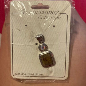 Vintage Jewelry Renaissance Collection Pendant 2" X "3/4 🐼🐼🐼